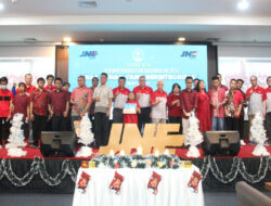 JNE Sambut Natal 2024 dengan Melesat Antar Kebahagiaan yang Penuh Cinta dan Kasih