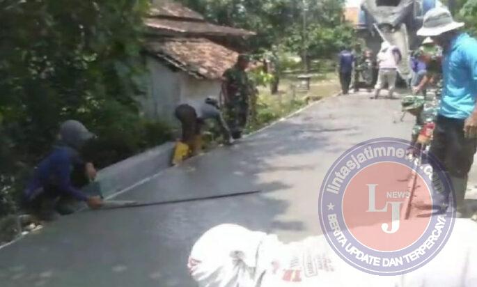 Dukung Percepatan Pembangunan, Babinsa dan Warga Kompak Kerja Bakti Cor Jalan