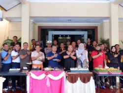 Dandim 0801/Pacitan Bersama Unsur Forkopimda Beri Kejutan Ultah Ke Kapolres Pacitan