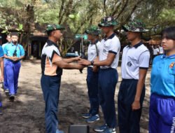Cegah Abrasi, Siswa Kodiklatal Lattek WJY 23 Tanam Mangrove Di Pantai Cemara Banyuwangi