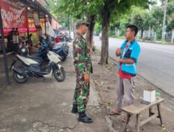 Babinsa Kelurahan Tipes Sambangi Juru Parkir