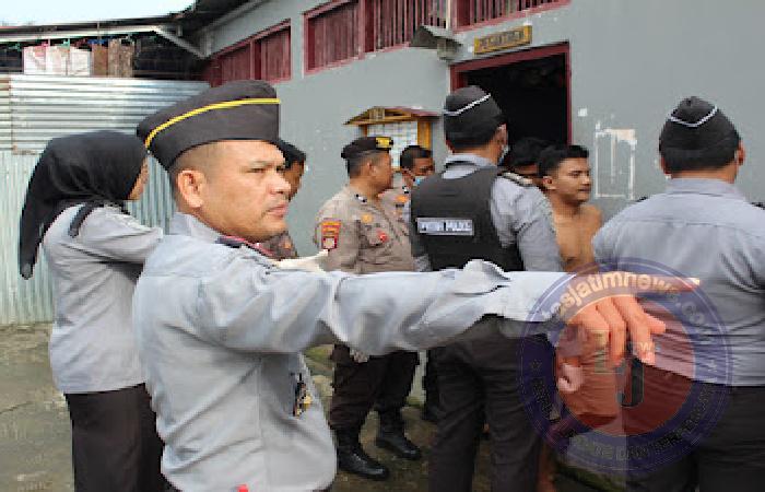 Bersama Polsek, Rutan Rengat Geledah Blok Hunian dan Tes Urine Warga Binaan