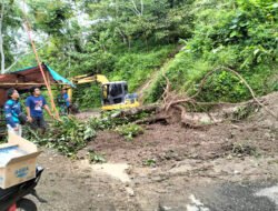Tanah Longsor Menimpa Rumah Warga, TNI – Polri dan Unsur Terkait di Ponorogo Lakukan Kerja Bakti