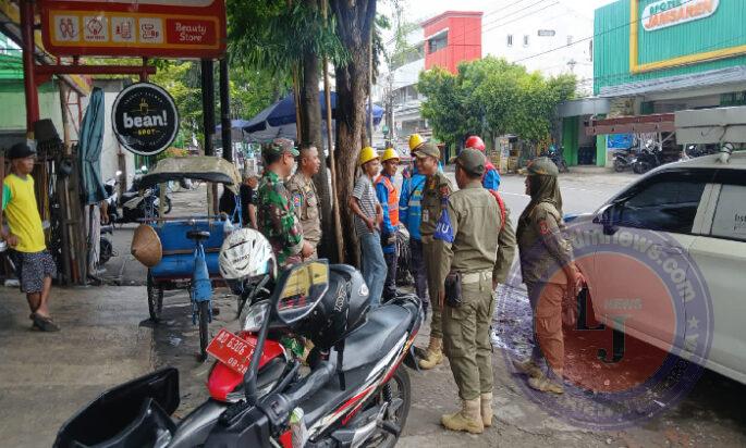 Babinsa Kratonan Bersinergi dengan PLN dalam Penanganan Aduan Warga terkait Kabel Listrik