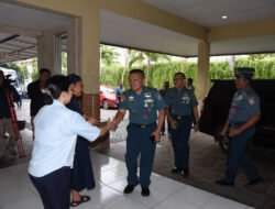 Wujudkan Cinta Kasih Natal, Panitia Natal TNI AL Wilayah Surabaya Kunjungi Panti Jompo dan Panti Asuhan