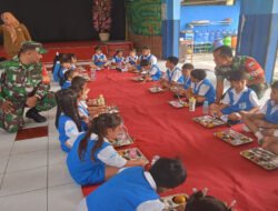 Pendistribusian Makanan Sehat Bergizi Gratis di Wilayah Kelurahan Sudiroprajan Didampingi Babinsa, Ini Tujuannya
