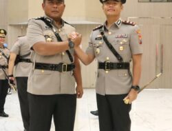 Sertijab Kapolres Gresik : Tongkat Komando dari AKBP Arief Kurniawan Beralih ke AKBP Rovan Richard Mahenu