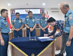 Kodiklatal Ikuti Penandatanganan Kontrak Pengadaan Barang dan Jasa Secara Kolektif UO TNI AL TA. 2025