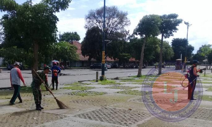 Kerja Bakti Dan Pembersihan Babinsa Keprabon Bersama Tim Saberling Menyasar Lapangan Pamedan Mangkunegaran