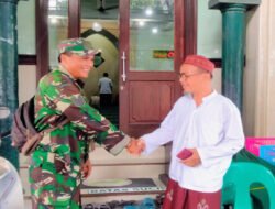 Jalin Silaturahmi, Bati Wanwil Koramil Serengan Shalat Jum’at di Masjid Al-Hikmah