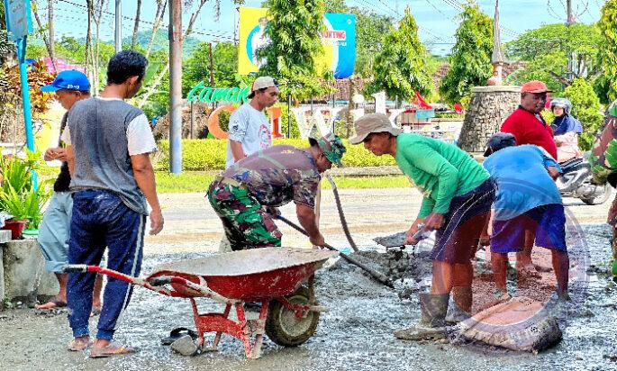 Karya Bhakti Pengecoran Jalan, Ini Harapan Danramil 0801/01 Pacitan