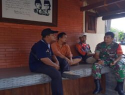 Babinsa Joglo Manfaatkan Pos Ronda Tuk Jalin Kedekatan Emosional dengan Warga Binaannya