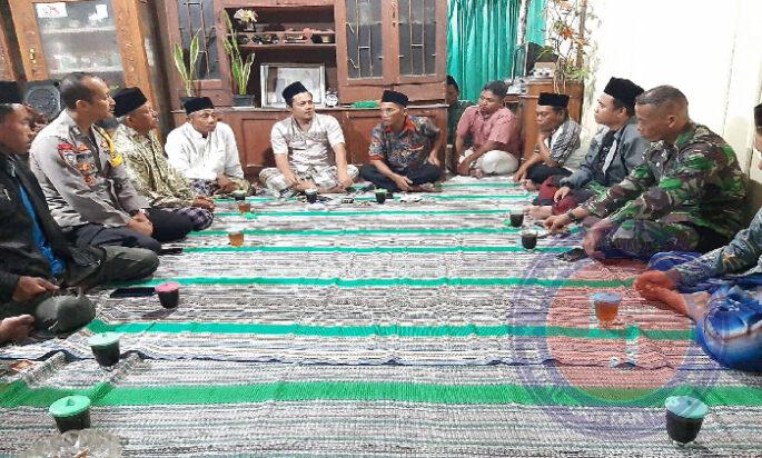 Jaga Kondusifitas di wilayah, Babinsa Koramil Bringin Ajak Tokoh Agama Untuk Jaga Keharmonisan Lingkungan