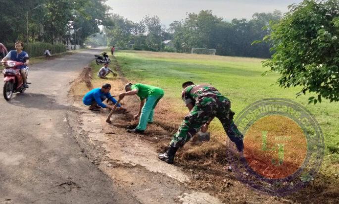 Koramil Nogosari Karya Bakti Bersama Warga Desa Pojok Wujudkan Lingkungan Sehat