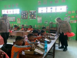 Wujudkan Asta Cita Polres Nganjuk Berbagi Makanan Bergizi di SDN 1 Wilangan