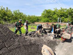 Babinsa Berpartisipasi Aktif dalam Pembereman Jalan