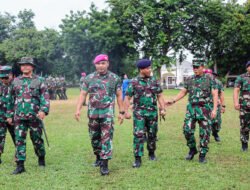 Pejabat Kodiklatal Tinjau Lattek Dopper Siswa Dikko Marinir-175