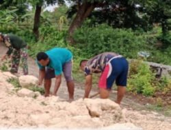 Perbaiki Jalan Akses Pertanian Masyarakat di Belakang Kantor Kodim 0812/Lamongan
