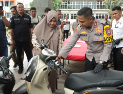 Senyum Ibu Eva Ucapkan Terimakasih kepada Kapolres Gresik, Motor Dicuri kurang dari sehari sudah kembali