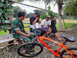 Babinsa Nogosari Jalin Komsos dengan Tomas Desa Kedung Kenong