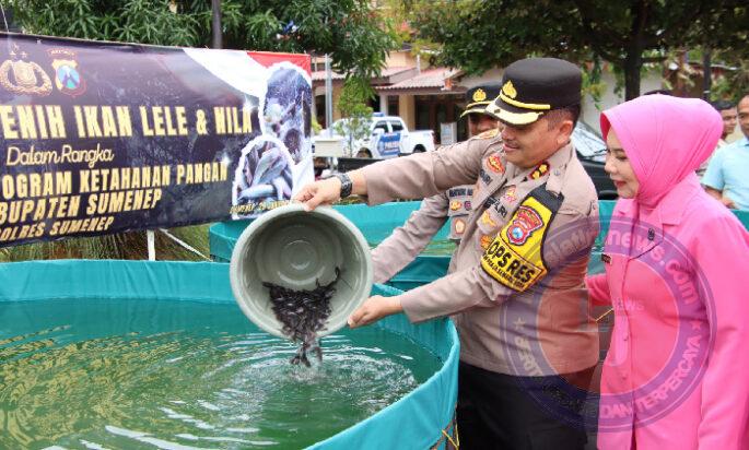 Kapolres Sumenep Tabur 12 Ribu Benih Ikan, Dukung Program Ketahanan Pangan