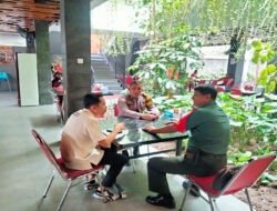 Babinsa Tipes Sambangi Rumah Makan Padang Kapau Uni Yeni