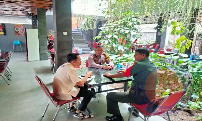 Babinsa Tipes Sambangi Rumah Makan Padang Kapau Uni Yeni