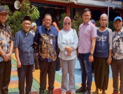 Wakil Walikota Jakarta utara Kunjungi Pengungsi Dampak Hujan Besar di SDN 02 Sukapura