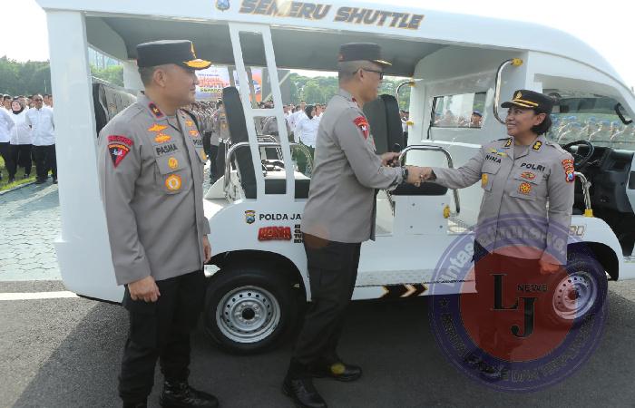 Optimalkan Pelayanan Publik, Kapolda Jatim Serahkan Mobil Shuttle Semeru SPKT