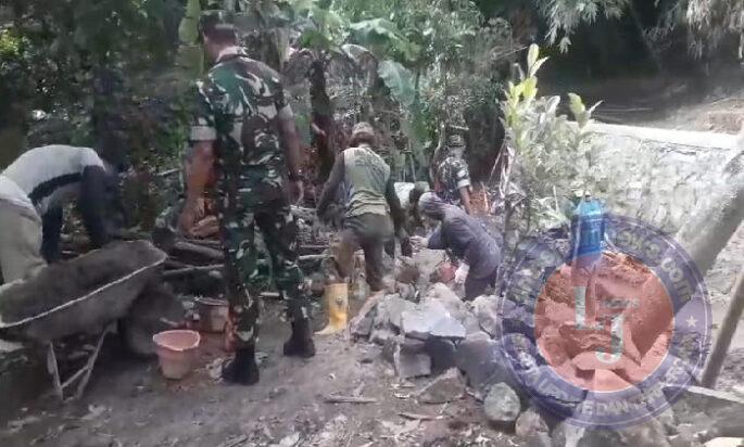 Babinsa Gotong Royong, Talud Irigasi Sawah Kokoh Untuk Kelancaran Pengairan