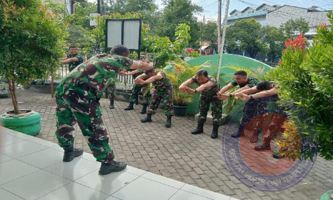 Jum’at Sehat, Koramil 04/Jebres Genjot Stamina Fisik dengan Senam Pagi