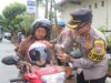 Operasi Keselamatan Semeru, Polres Trenggalek Bagi-bagi Helm Gratis