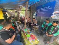 Gelar Jumat Berkah Bersama Driver Ojek Online Polres Ponorogo Edukasi Keselamatan Berlalu Lintas