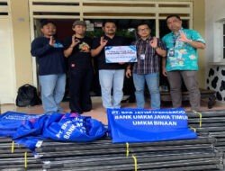 Bank BPR Jatim Cabang Banyuwangi Serahkan Tenda UMKM ke Banyuwangi Creative Market