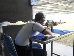 Pertajam Naluri Tempur Prajurit, Dankodiklatal Pimpin Latihan Menembak