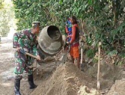 Bentuk Kedekatan TNI dan Rakyat, Babinsa Koramil 0801/11 Donorojo Bangun Talud
