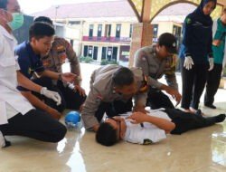 Polres Pelabuhan Tanjungperak Bekali Bhabinkamtibmas dengan Pelatihan PPGD