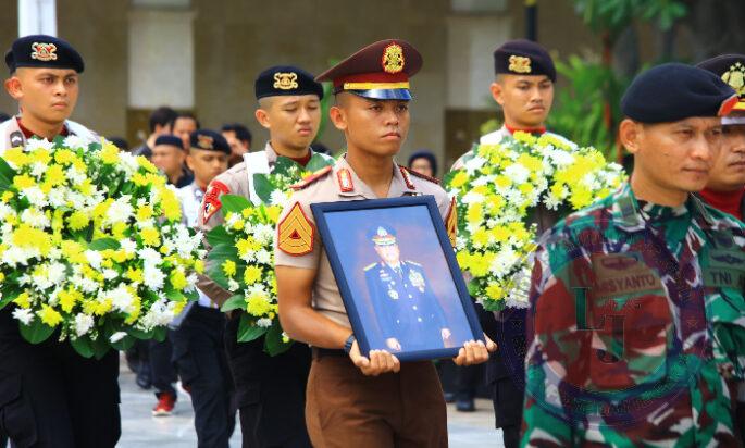 Kabareskrim Pimpin Upacara Pemakaman Eks Wakapolri Komjen (Purn) Syafruddin