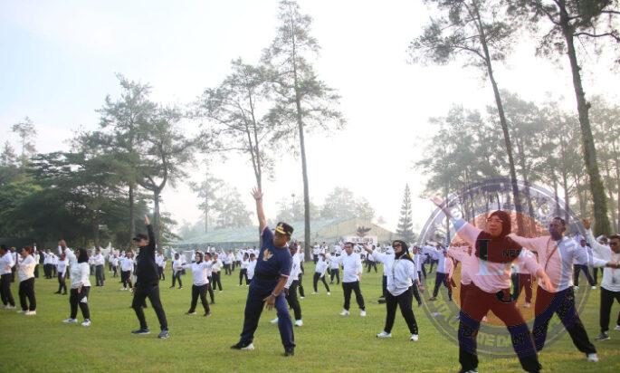 Peserta Retreat Magelang Semangat Ikuti Olahraga Pagi, Mendagri Tito Ikut Senam Pagi Bersama