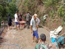 Wujud Kemanunggalan, Babinsa Koramil 0801/07 Ngadirojo Karya Bhakti Rabat Jalan Beton