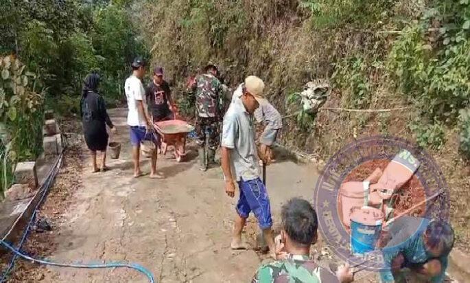 Wujud Kemanunggalan, Babinsa Koramil 0801/07 Ngadirojo Karya Bhakti Rabat Jalan Beton