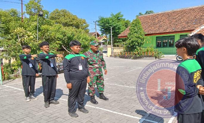 Tanamkan Disiplin, Anggota Posramil Pitu Latih PBB Banser