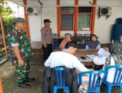 Babinsa Koramil 0805/01 Ngawi Laksanakan Pengamanan dan Pendampingan Penyaluran Bantuan Pangan