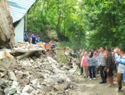 Polres Ponorogo bersama Forkopimda Tinjau Lokasi Longsor di Slahung