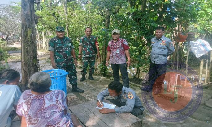 Danramil 05/Pasar Kliwon Dan Babinsa Sangkrah Terjun Langsung ke Lokasi Bantu Evakuasi Warga Akibat Banjir