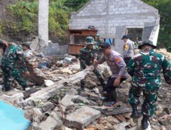 Rumah Warga Tertimpa Tanah Longsor, TNI Polri Bersama Masyarakat Gotong Royong Atasi
