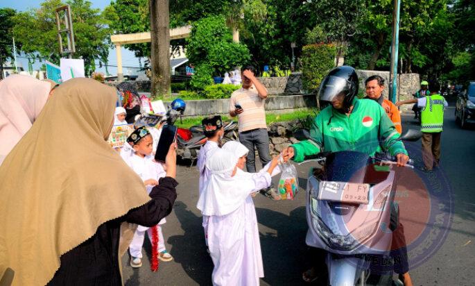 Sambut Ramadhan, Siswa Paud Islam Bakti 5 Randuagung Bagikan Sembako