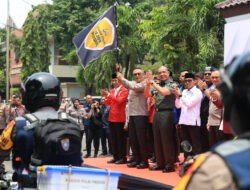 Sambut Bulan Ramadhan Polda Jatim Bersama Mahasiswa Gelar Bakti Sosial Polri Presisi