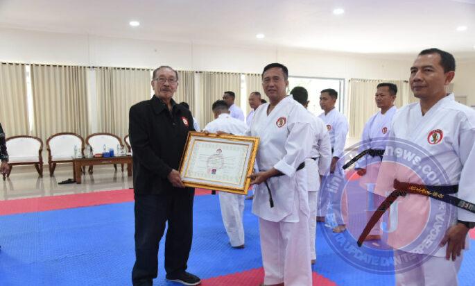 Dankodiklatal Terima Penganugerahan Sabuk Hitam Kehormatan Lemkari dan Resmikan Dojo Hiu Digdaya-1