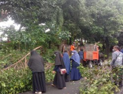 Bulan Ramadhan Tak Menjadi Penghalang, Babinsa Tetap Semangat Laksanakan Kerja Bakti Bersama Warga